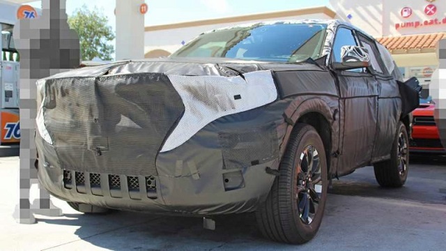 2021 Jeep Grand Cherokee Diesel spy shot