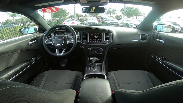 2022 Dodge Charger SXT interior